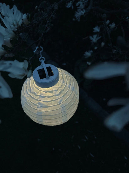 Lampe med solceller – White ball - VIAMAJA.DK