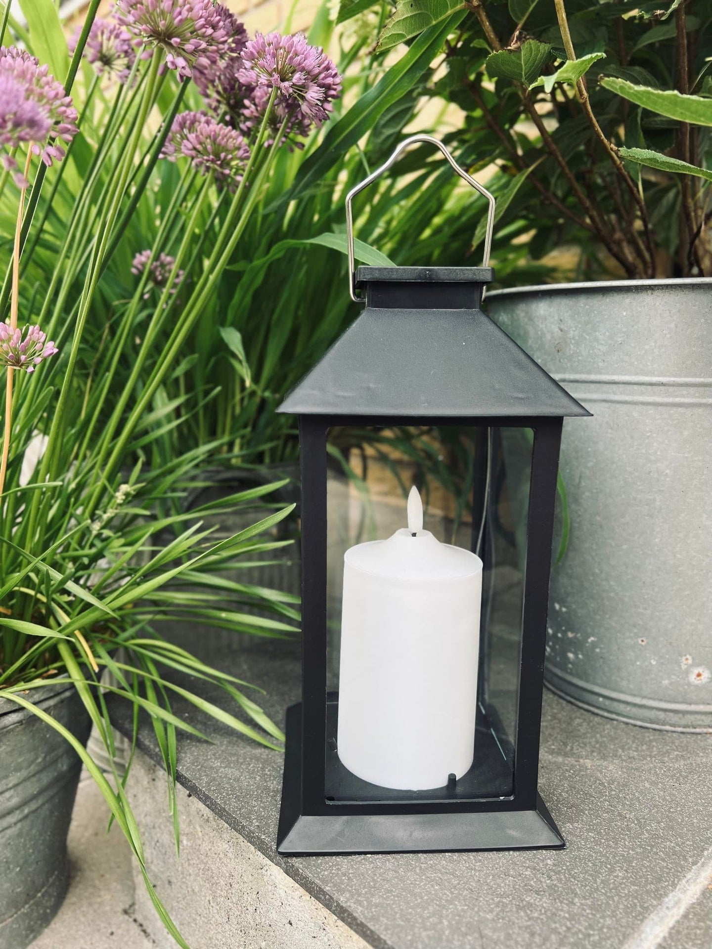 Lanterne med solceller - VIAMAJA.DK
