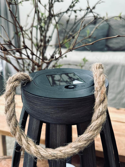 Lanterne med solceller – Dark 34cm - VIAMAJA.DK