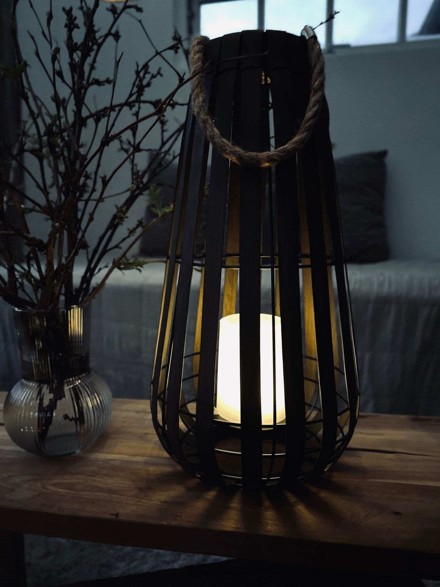 Lanterne med solceller – Dark 43cm - VIAMAJA.DK