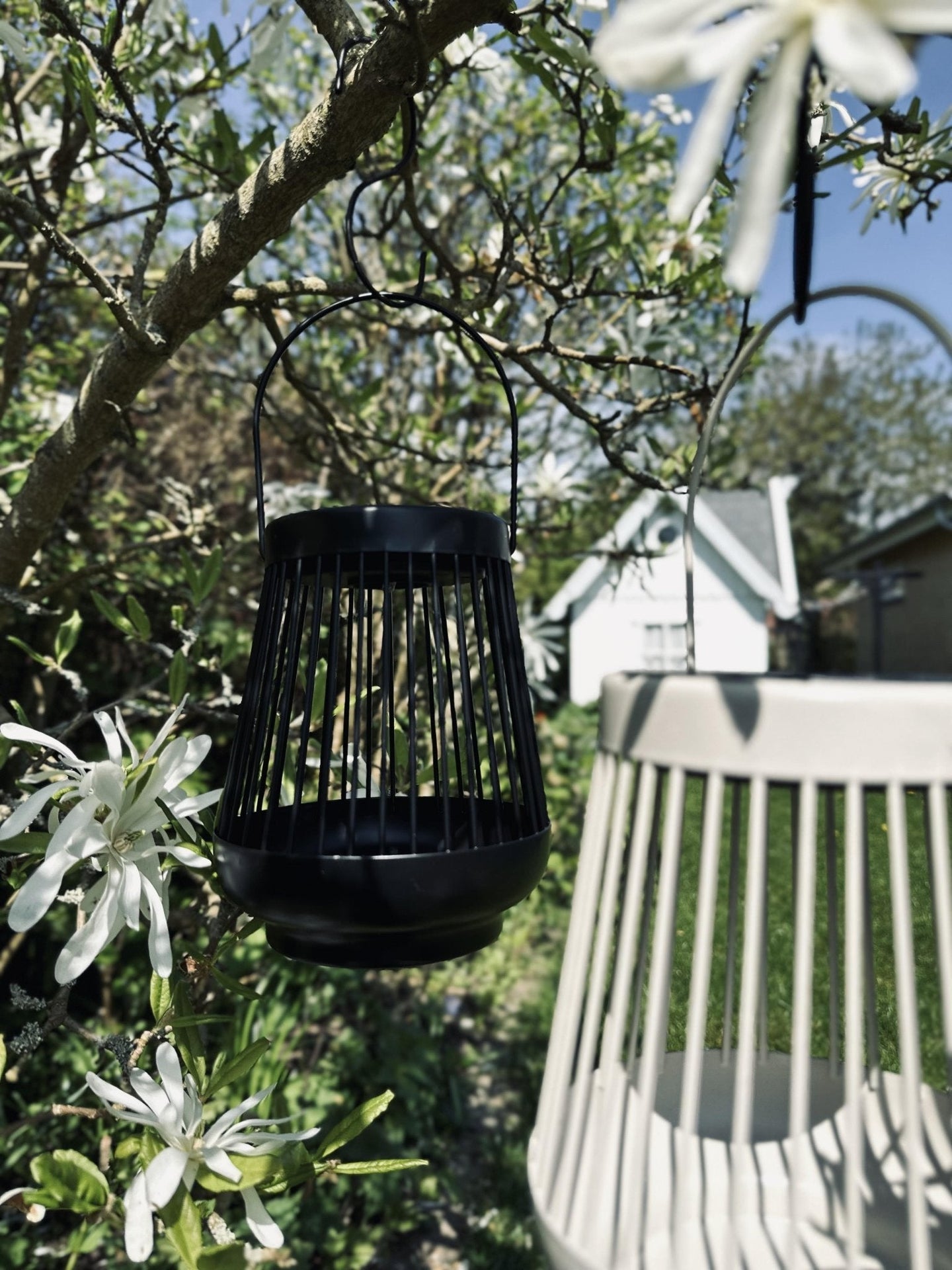 Lanterne med solceller - Hvid metal - VIAMAJA.DK