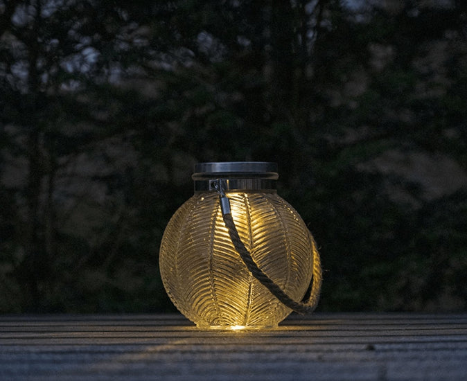 Lanterne med solceller i klar glas - VIAMAJA.DK