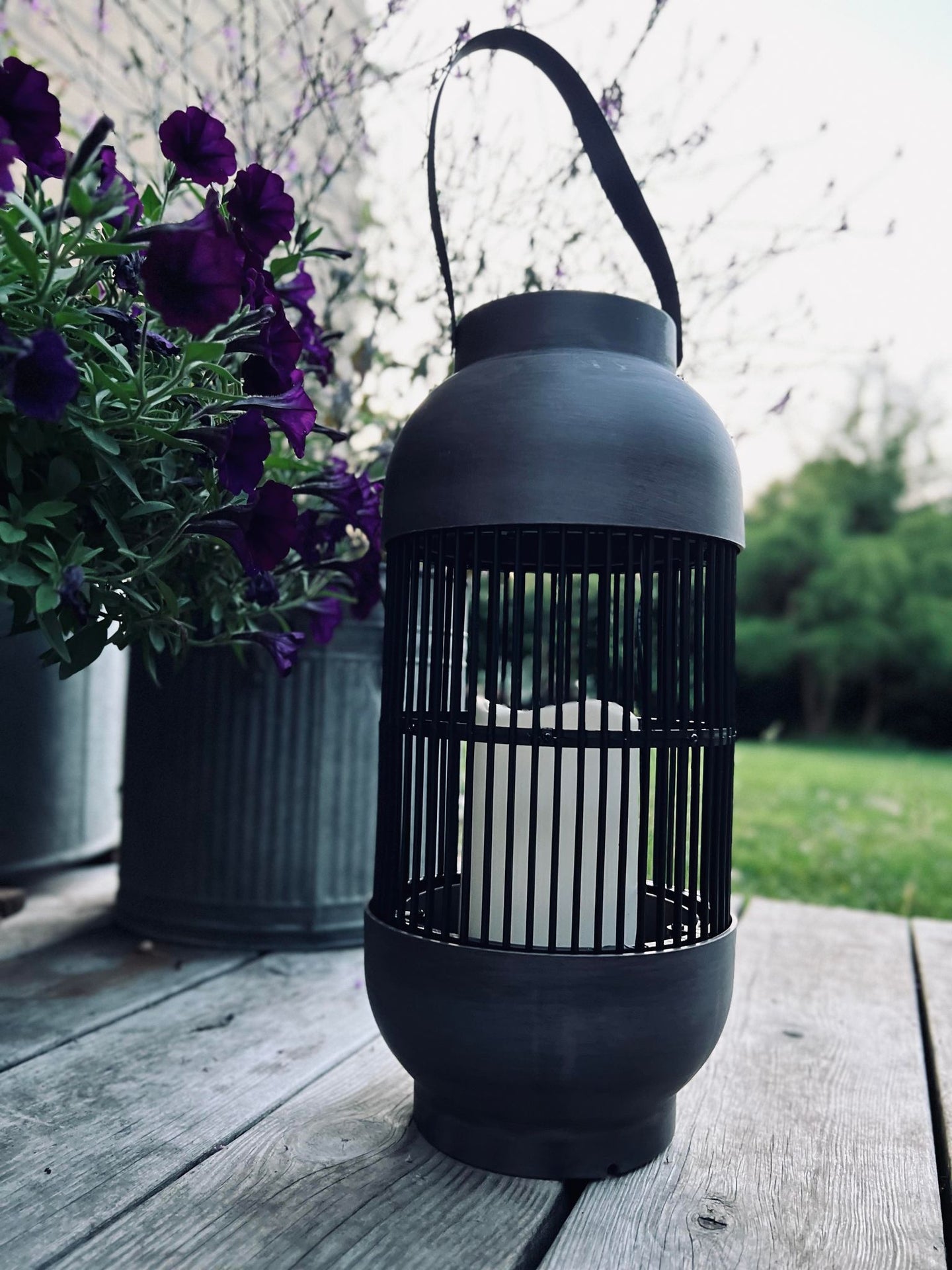 Lanterne med solceller Rattan Høj – Grå - VIAMAJA.DK