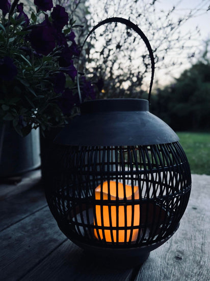 Lanterne med solceller Rattan kugle - VIAMAJA.DK
