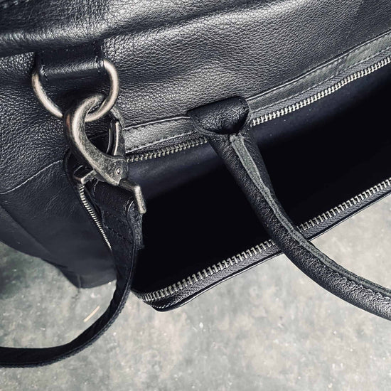 Laptop taske i sort skind med ekstra gode lommer - VIAMAJA.DK