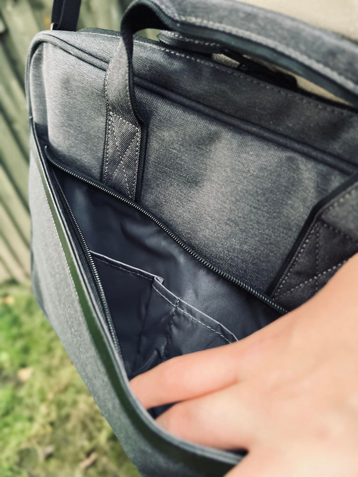 Laptoptaske Grå - Genanvendt plastflasker - VIAMAJA.DK