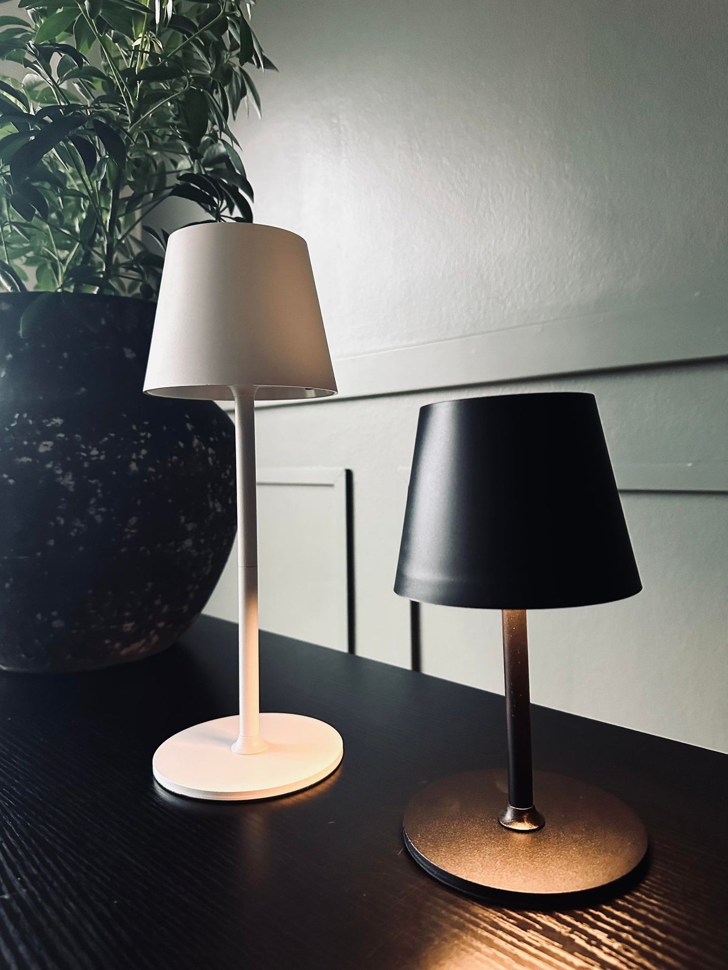 LED Bordlampe genopladelig – Hvid - VIAMAJA.DK