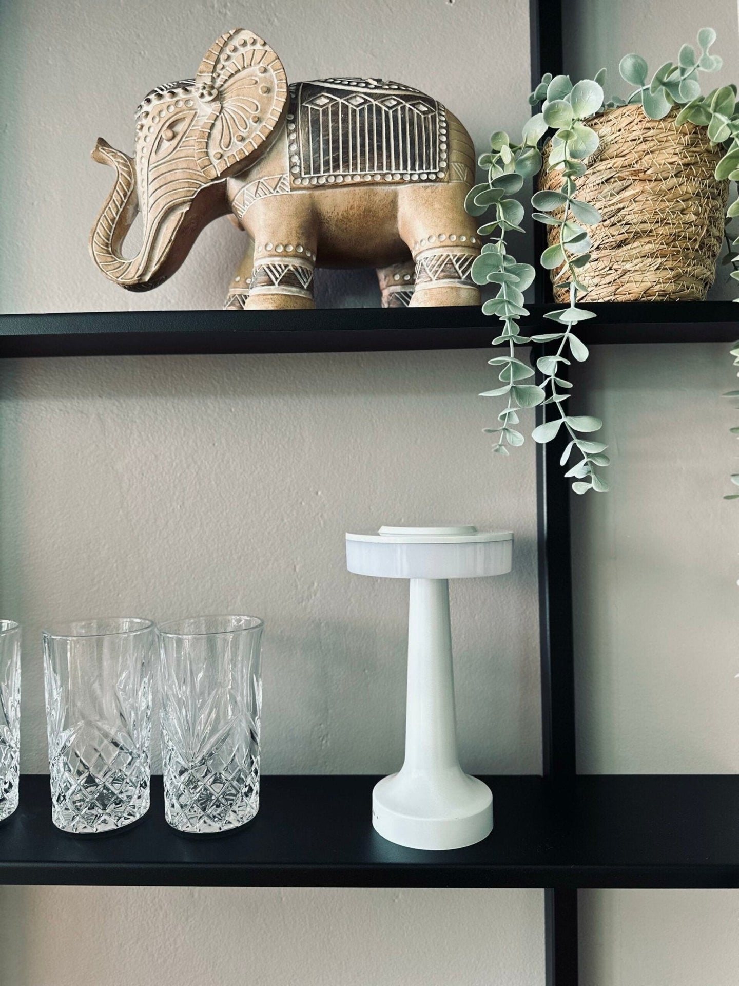 LED Bordlampe genopladelig - Hvid - VIAMAJA.DK