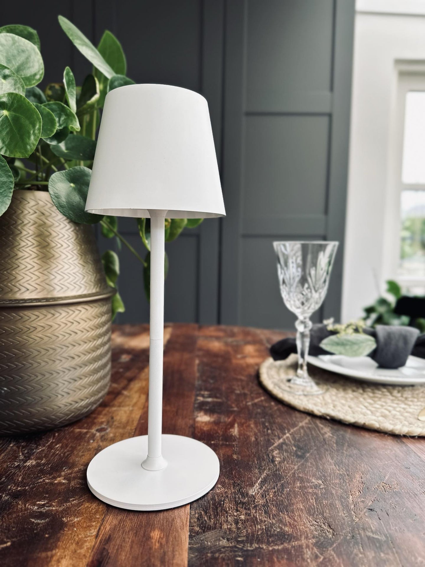 LED Bordlampe genopladelig – Hvid - VIAMAJA.DK