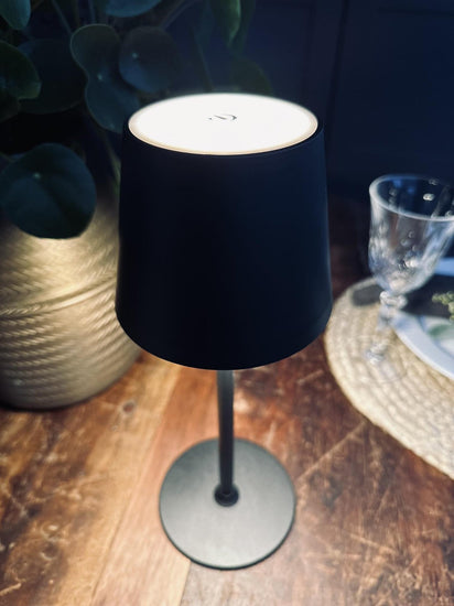 LED Bordlampe genopladelig – Sort - VIAMAJA.DK