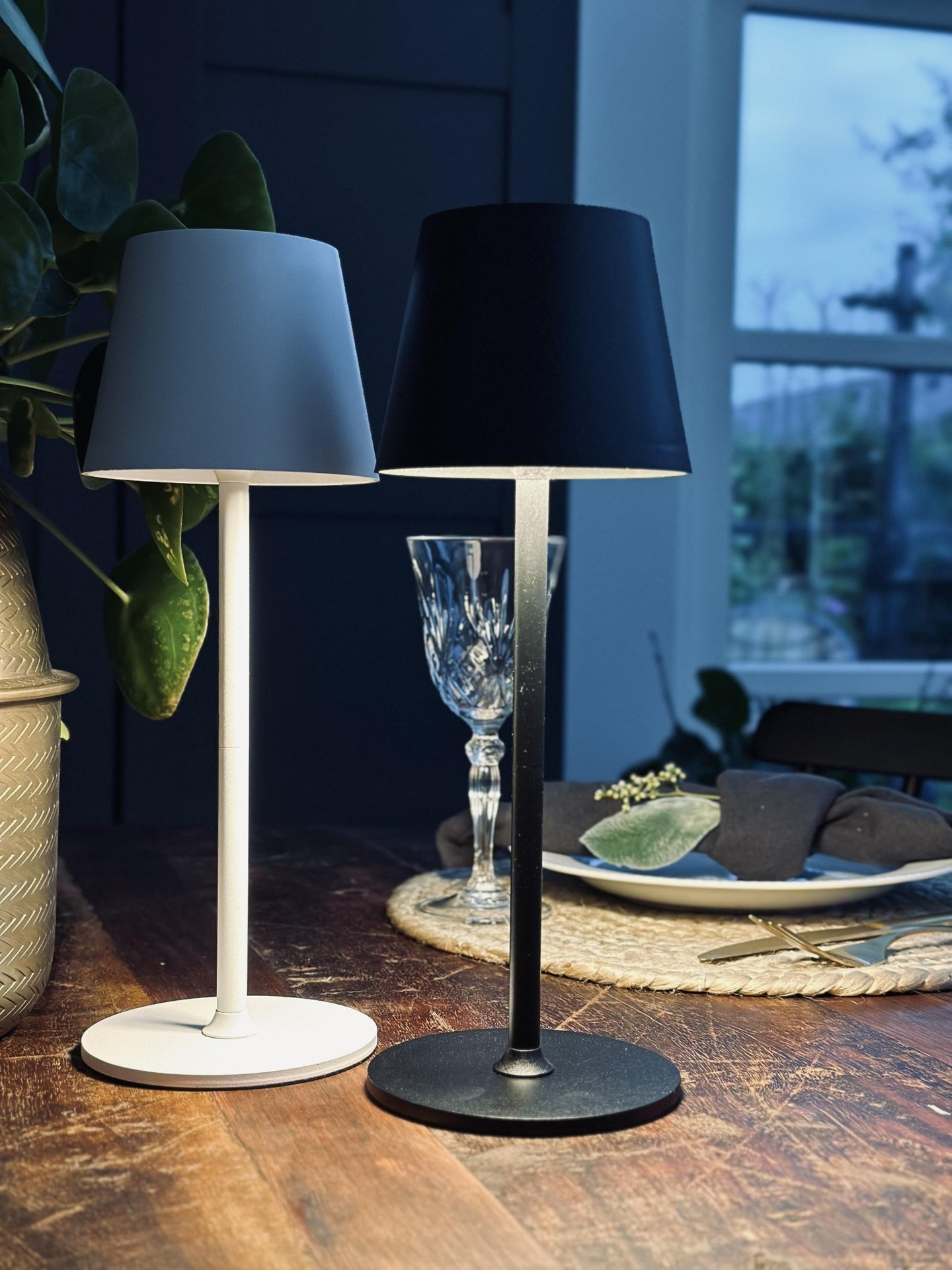 LED Bordlampe genopladelig – Sort - VIAMAJA.DK