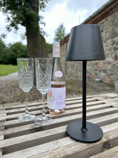 LED Bordlampe genopladelig – Sort - VIAMAJA.DK