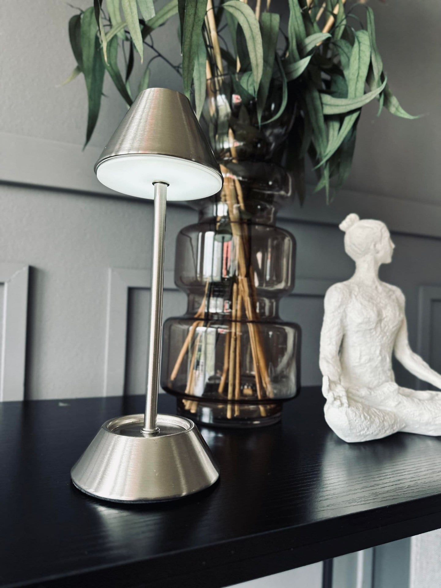 LED bordlampe Silver - genopladelig - VIAMAJA.DK
