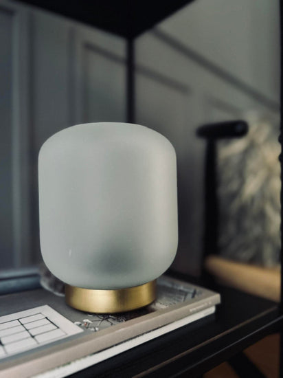 LED Lampe i mat glas med guld - 2. Sortering - VIAMAJA.DK