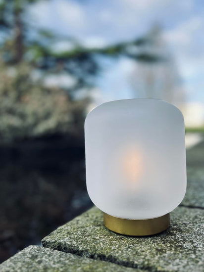 LED Lampe i mat glas med guld - 2. Sortering - VIAMAJA.DK