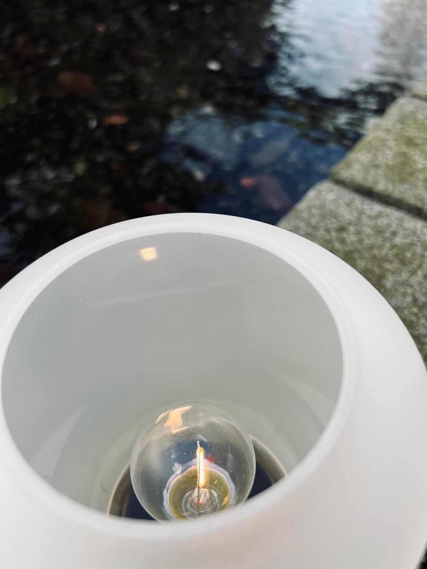 LED Lampe i mat glas med guld - 2. Sortering - VIAMAJA.DK