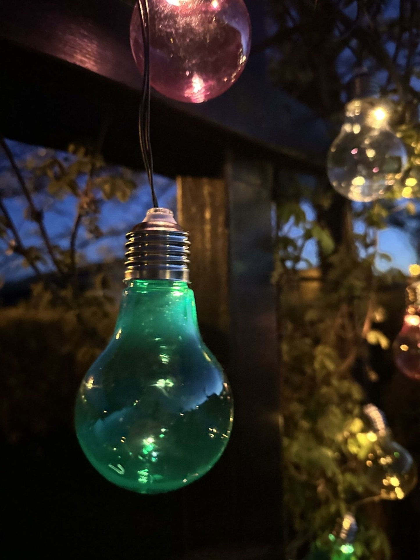 LED Lyskæde med solceller - Udendørs COLOR - VIAMAJA.DK