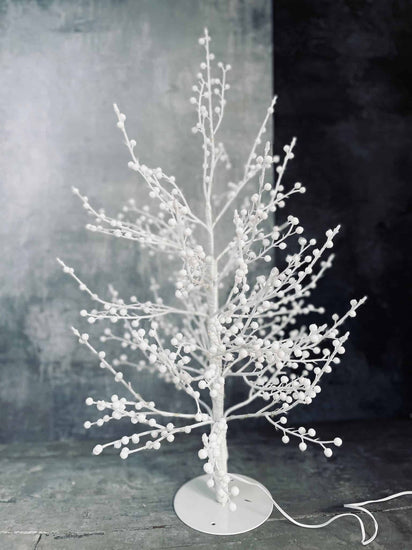 LED Træ med hvide bær - H60cm - VIAMAJA.DK