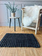 Luksus måtte i black jute – 50x80cm - VIAMAJA.DK