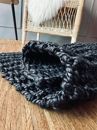 Luksus måtte i black jute – 50x80cm - VIAMAJA.DK