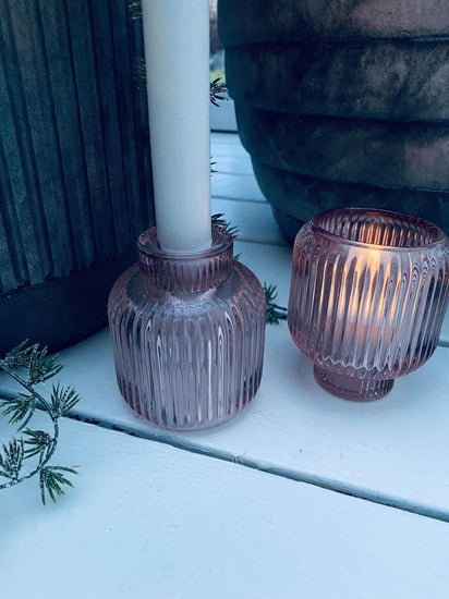 Lysestage til fyrfad og kronelys - Rosa glas - VIAMAJA.DK