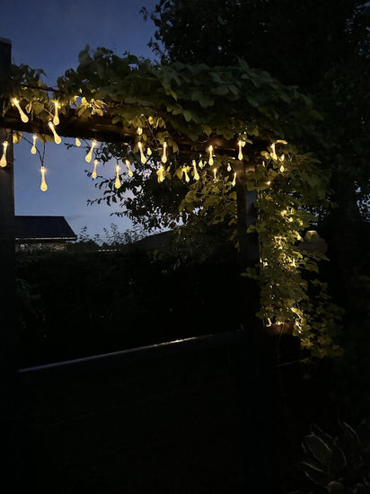 Lyskæde Alma med 50 Pærer – Solceller - VIAMAJA.DK