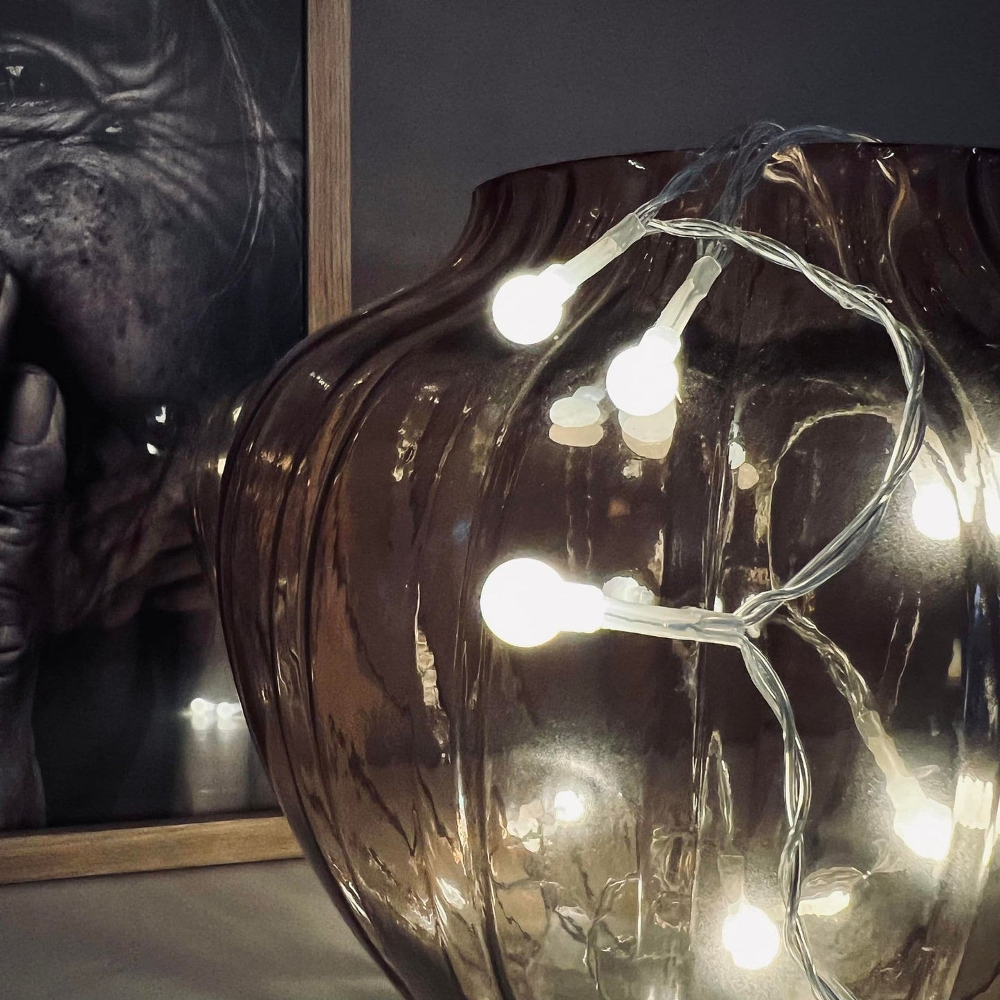 Lyskæde med 10 hvide LED dots - batteriboks - VIAMAJA