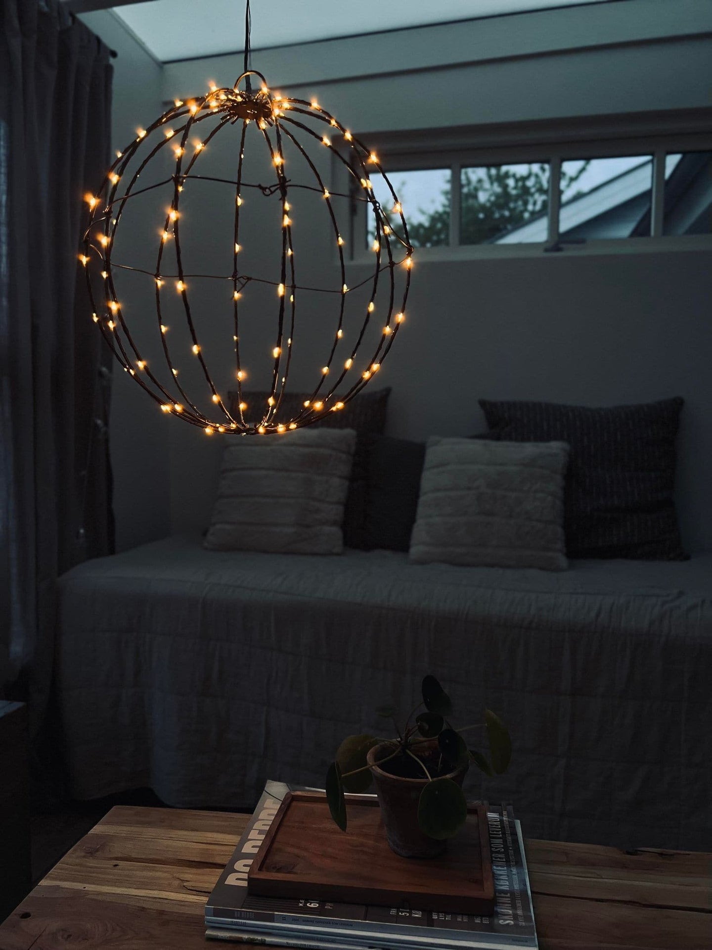 Lyskugle - 120 LED lys - Batteriboks med timer - VIAMAJA.DK
