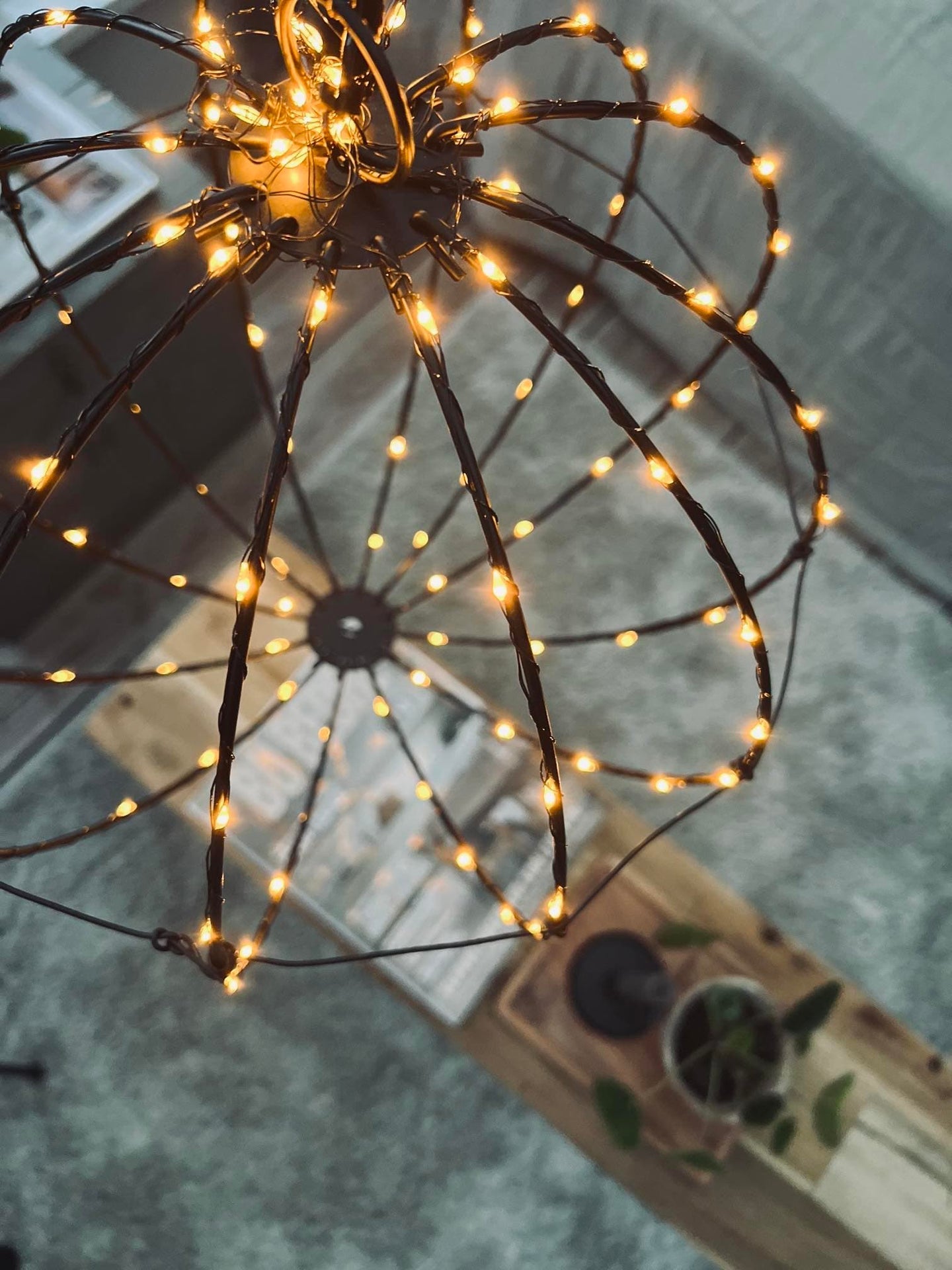 Lyskugle - 120 LED lys - Batteriboks med timer - VIAMAJA.DK