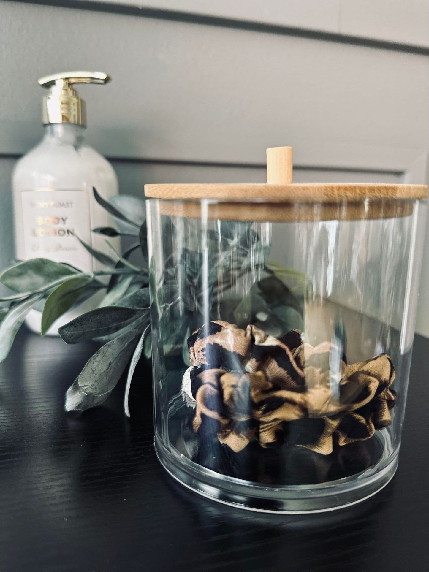 Makeup organizer - Akryl og bambus - VIAMAJA.DK