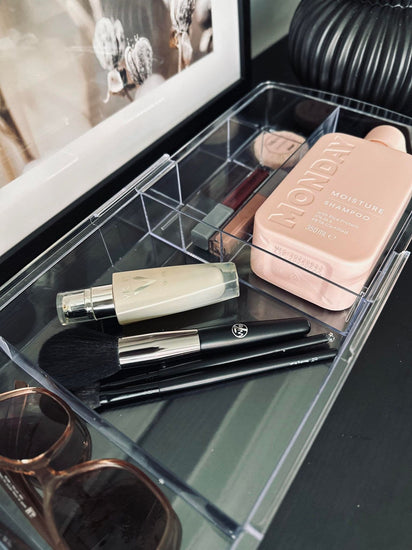 Makeup organizer i Akryl - Justerbar - VIAMAJA.DK