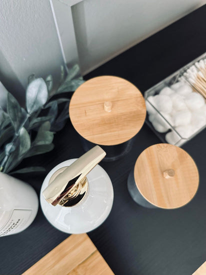 Makeup organizer i akryl med indhold - VIAMAJA.DK