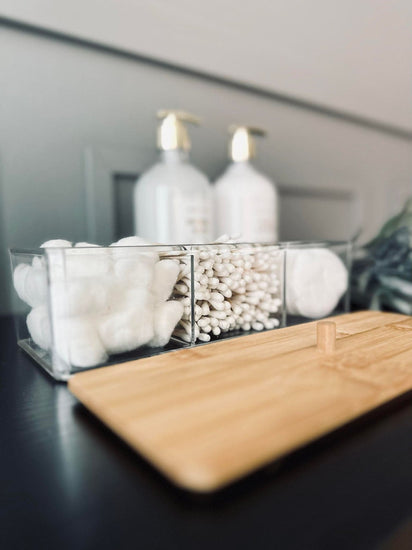 Makeup organizer i akryl med indhold - VIAMAJA.DK