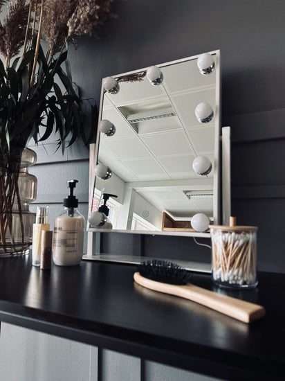 Makeup spejl med lys - VIAMAJA.DK