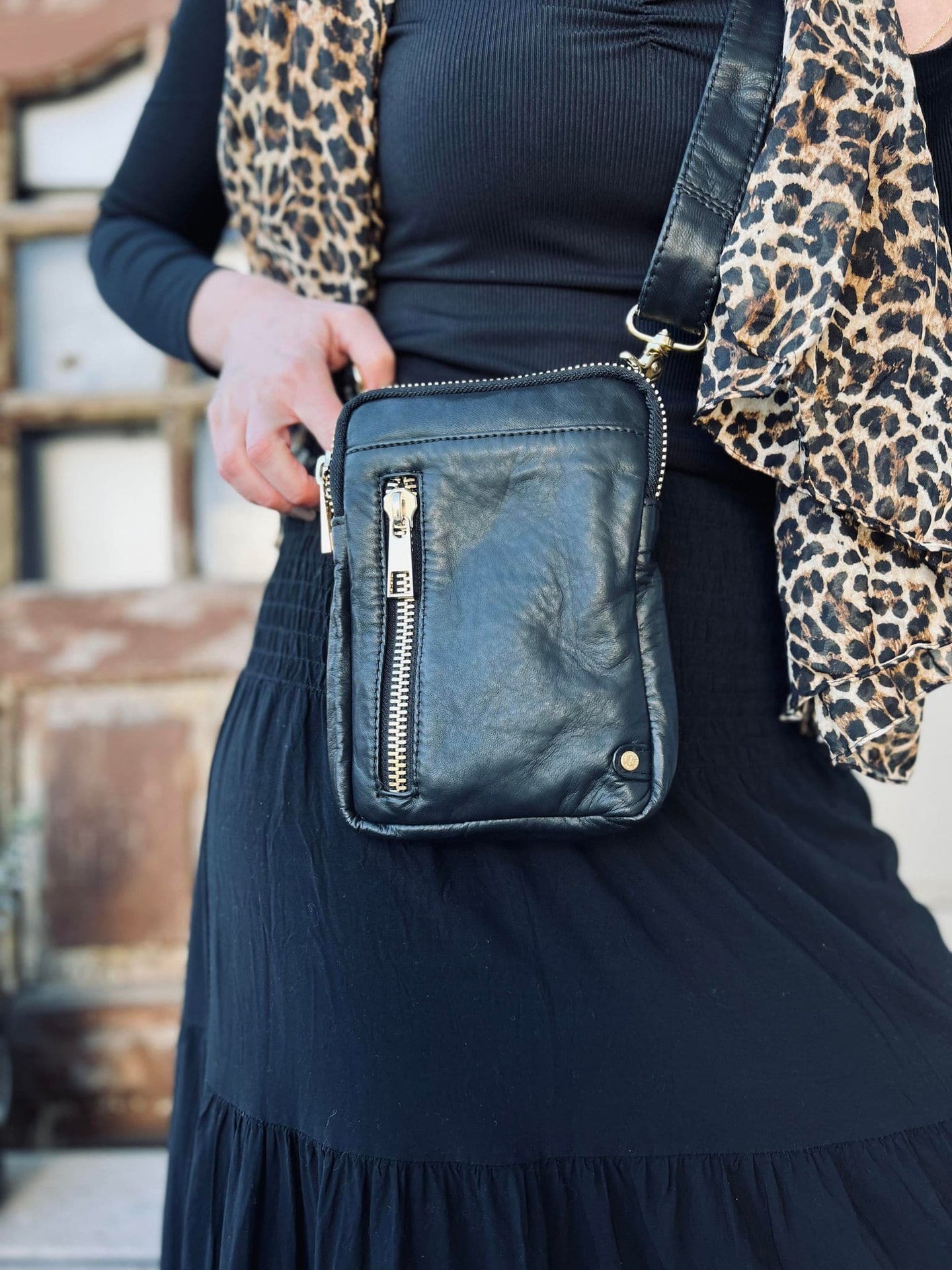 Mobiltaske - ALINA - Black / gold - VIAMAJA.DK