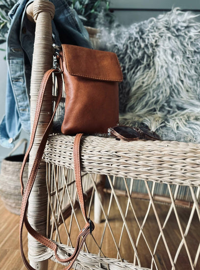 Mobiltaske Aura Cognac - VIAMAJA.DK
