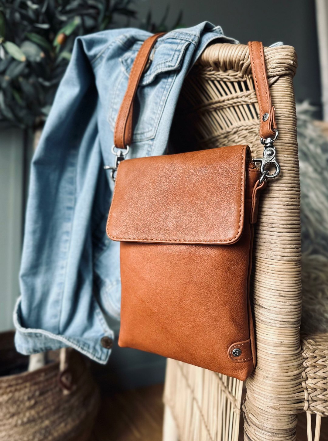 Mobiltaske Aura Cognac - VIAMAJA.DK