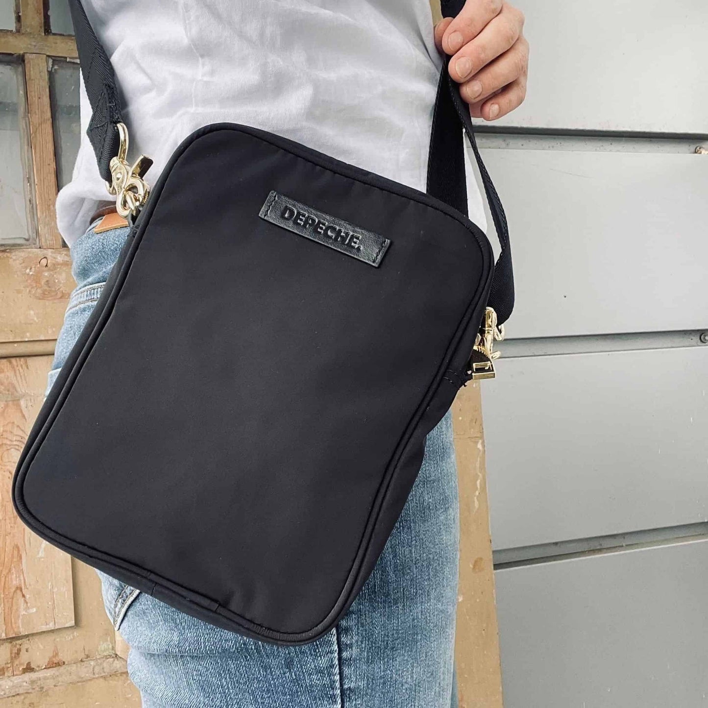 Mobiltaske - BLACK Recycle kollektion af plasticflasker - VIAMAJA.DK