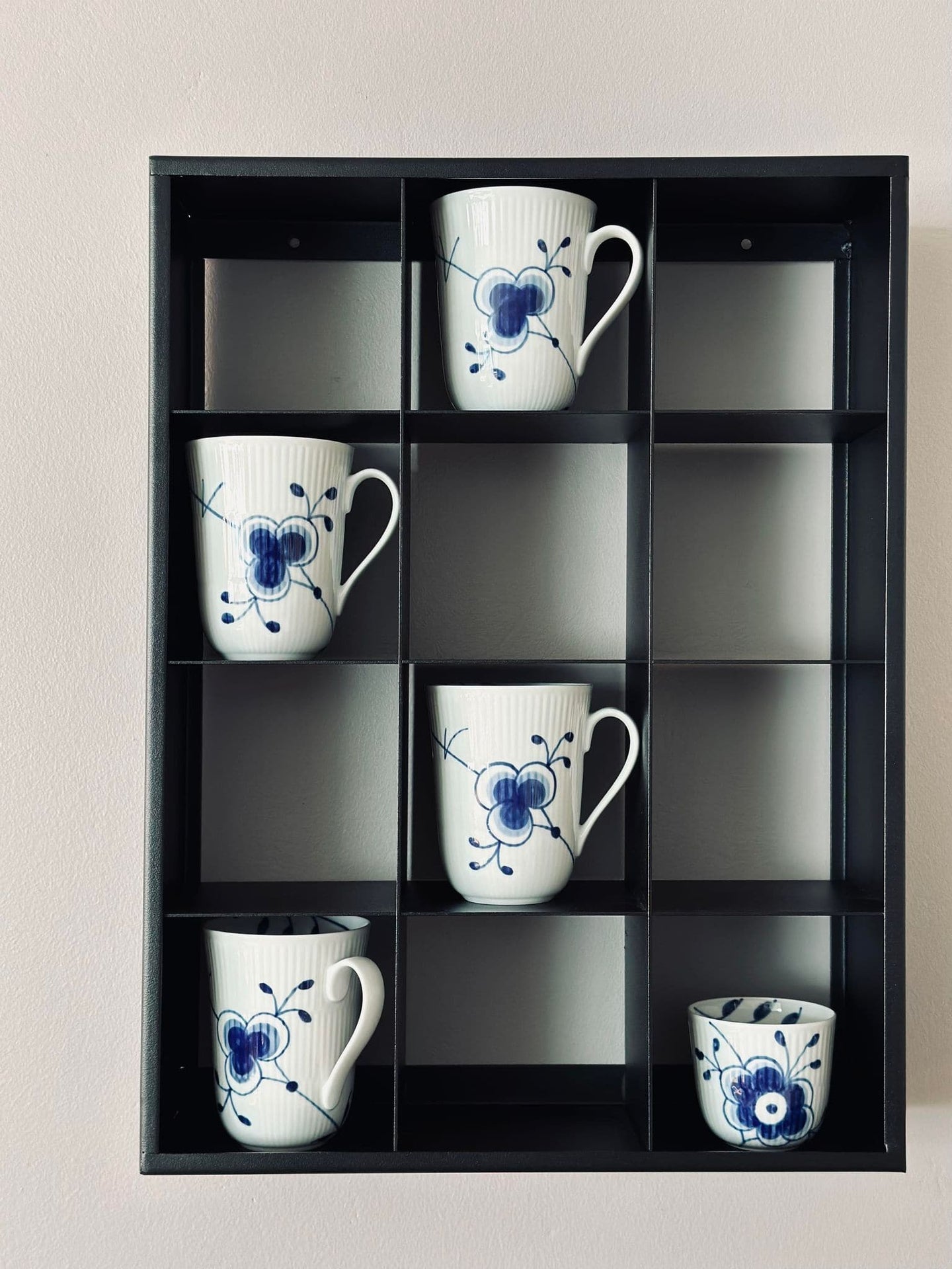 Mugshelf m. 12 rum - VIAMAJA.DK