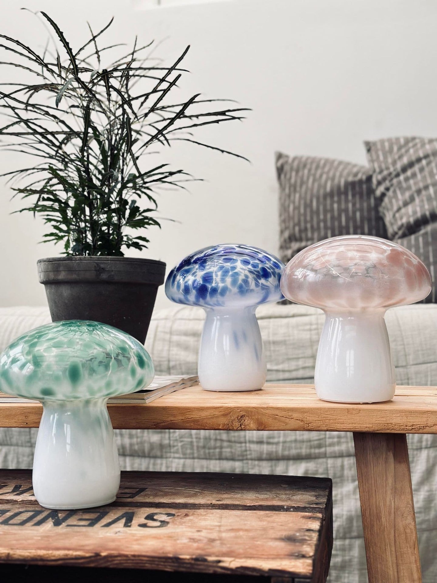 MUSHROOM Lampe m. LED – Royal blue mundblæst glas - VIAMAJA.DK