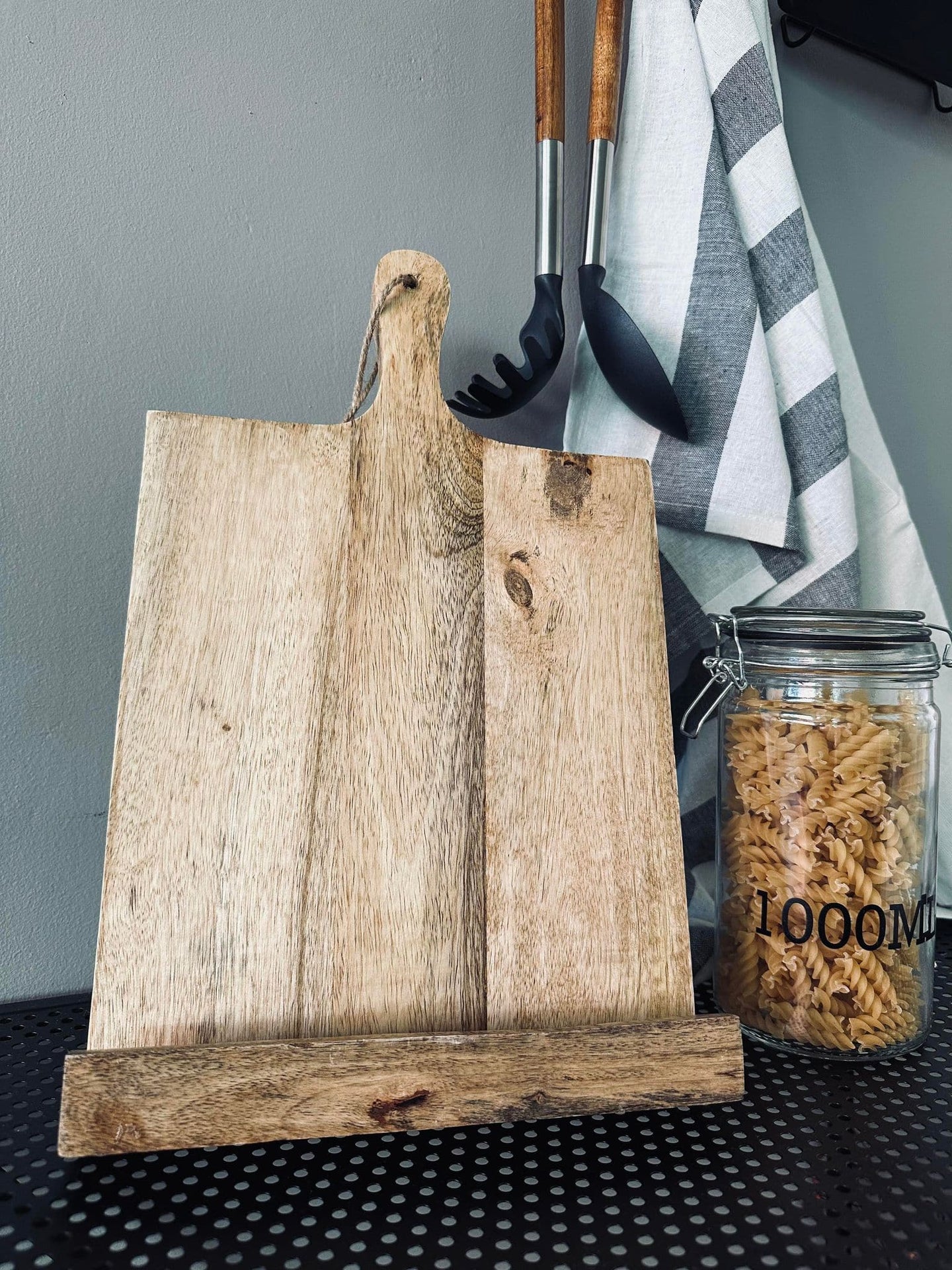 Opskriftholder i træ - VIAMAJA.DK