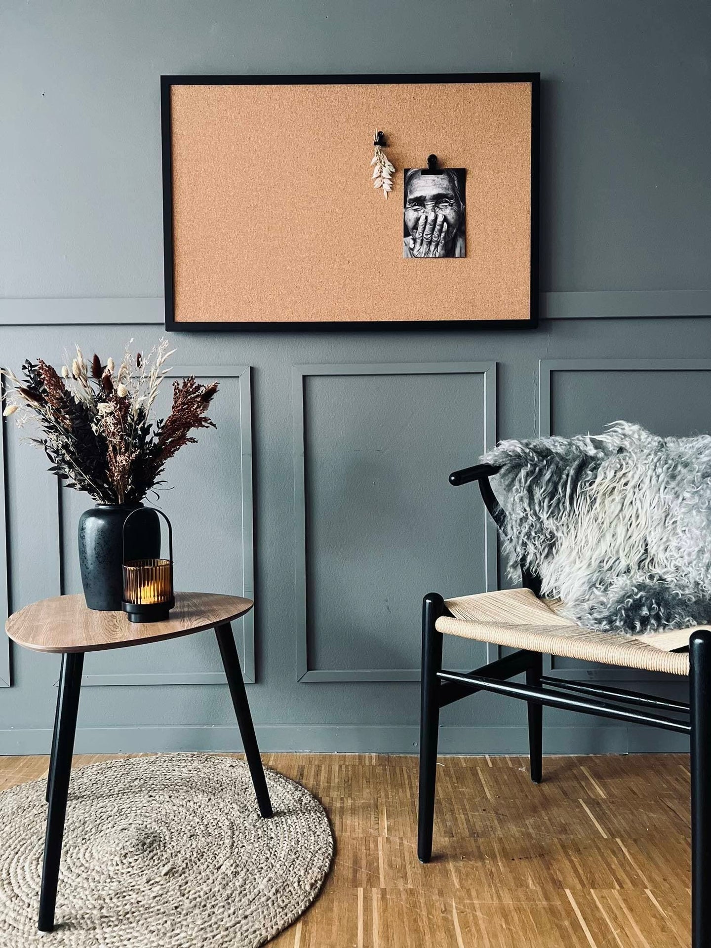 Opslagstavle kork 60x90 i kraftig sort ramme - VIAMAJA.DK