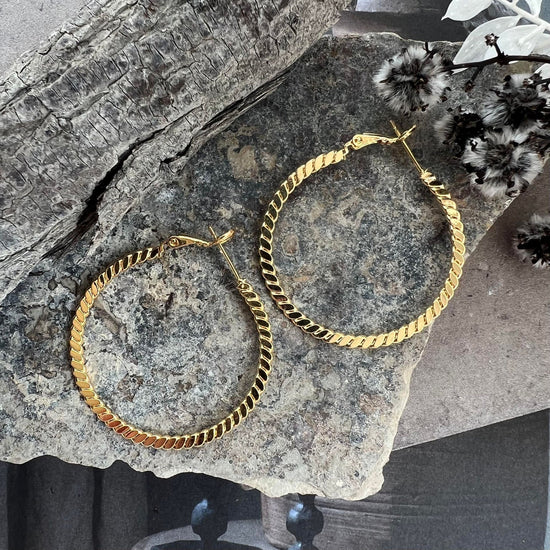 Øreringe Hallie twist hoop - forgyldt - VIAMAJA.DK