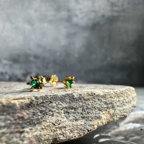 Ørestikker GIA EMERALD 18K forgyldt - VIAMAJA.DK