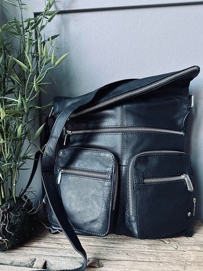 Oversize crossbody - FINA black leather - VIAMAJA.DK