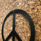 Peace tegn i lædersnor - large - VIAMAJA