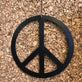 Peace tegn i lædersnor - large - VIAMAJA