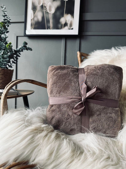 Plaid i fleece kingsize – Taupe 180×230 - VIAMAJA.DK