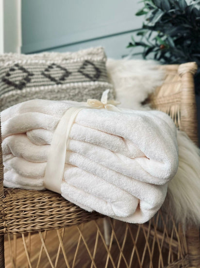 Plaid i fleece kingsize – White 180×230 - VIAMAJA.DK
