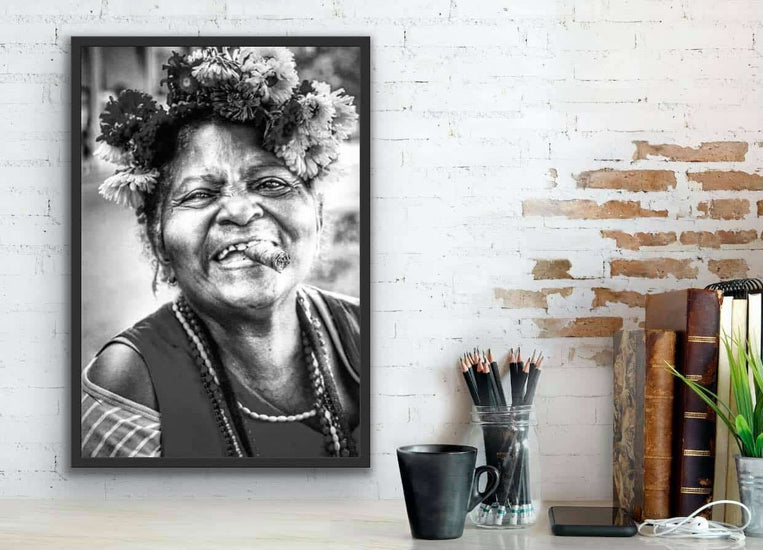 Plakat Cubaner med blomster i håret - Sort / Hvid 50x70 - VIAMAJA.DK
